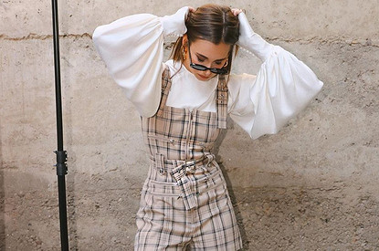 Рукава-фонарики — тренд 2020 года: модные образы с блузами, платьями и топами (38 примеров на фото)