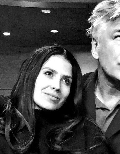 Перенесшая два выкидыша жена Алека Болдуина поделилась «беременным» фото