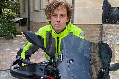 Максим Галкин похвастался новым спортивным мотоциклом (видео)