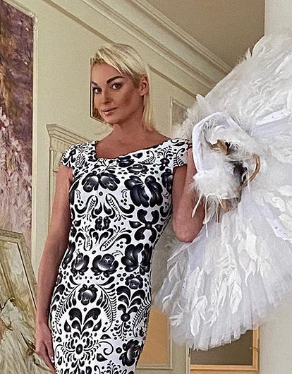 Анастасия Волочкова повторила трюк Ван Дамма на автожирах (снова шпагат)