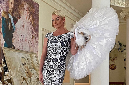 Анастасия Волочкова повторила трюк Ван Дамма на автожирах (снова шпагат)