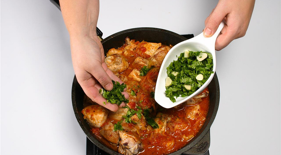 Куриное мясо с помидорами по-грузински - фото шага 3