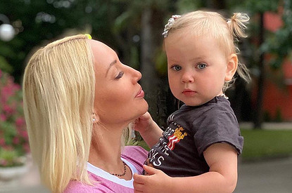 Лера Кудрявцева показала, как подросла ее дочь за два года (милое видео)