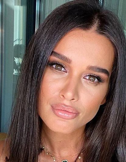 Ксения Бородина ответила на критику нескромного образа на линейке дочери