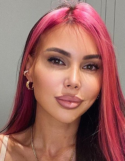 Сменившая имидж Оксана Самойлова опубликовала первую фотосессию с сыном