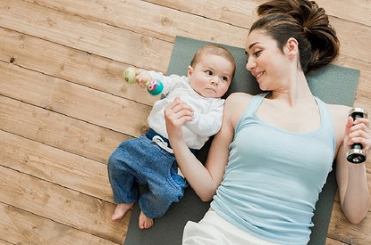 Приходим в форму: 6 упражнений, которые можно делать сразу после родов