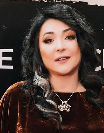 «Статуэточка»: Лолита показала постройневшую фигуру в облегающем платье