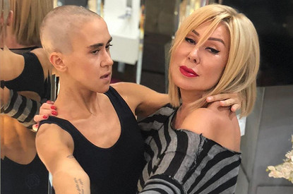 Дочь Любови Успенской неадекватно ведет себя на улицах Лос-Анджелеса (видео)