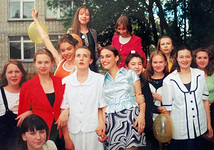 «Я не любила школу»: Алена Водонаева показала редкие архивные кадры