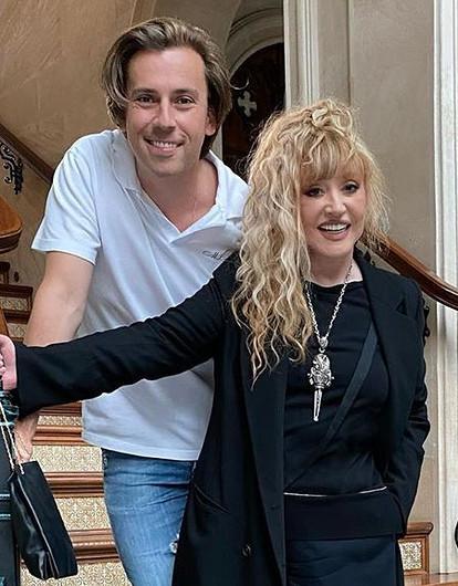 Стало известно, сколько Пугачева и Галкин тратят на обучение детей в частной школе