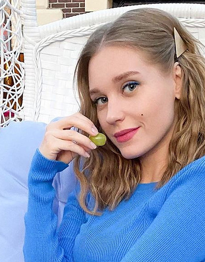 «Всю ночь ревела»: Кристина Асмус объяснила, почему не смогла отвести дочь в первый класс (видео)