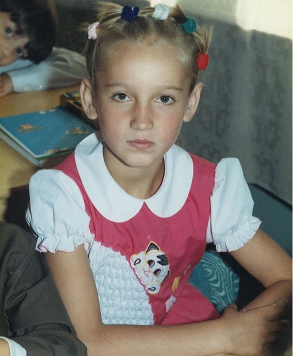 «Задавала тренды»: Ольга Бузова показала архивное фото себя в детстве