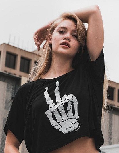 4 футболки, которые уже стыдно носить, и чем их заменить