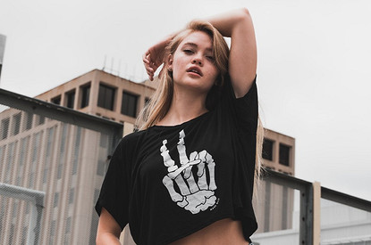 4 футболки, которые уже стыдно носить, и чем их заменить