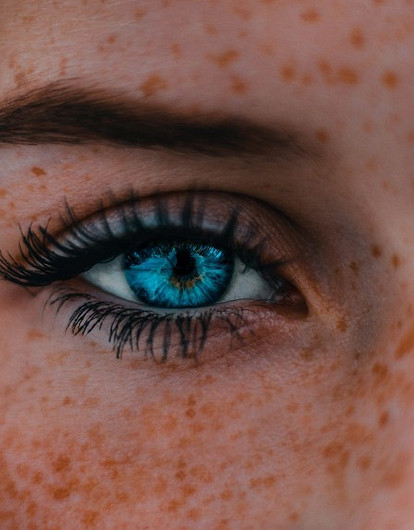 8 особенностей внешности, которые большинство женщин считают недостатками (и очень зря)