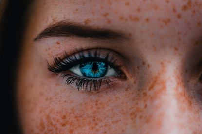 8 особенностей внешности, которые большинство женщин считают недостатками (и очень зря)