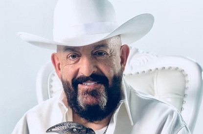 Михаил Шуфутинский тайно женился на танцовщице (она младше него на 30 лет)