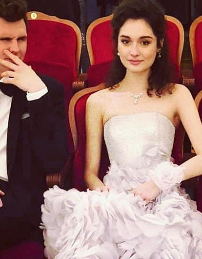 Дочь Любови Толкалиной и Егора Кончаловского показала первые фото со своей свадьбы