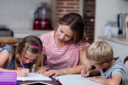 Билайн подарил тысячи детских умных часов первоклассникам Москвы и Московской области