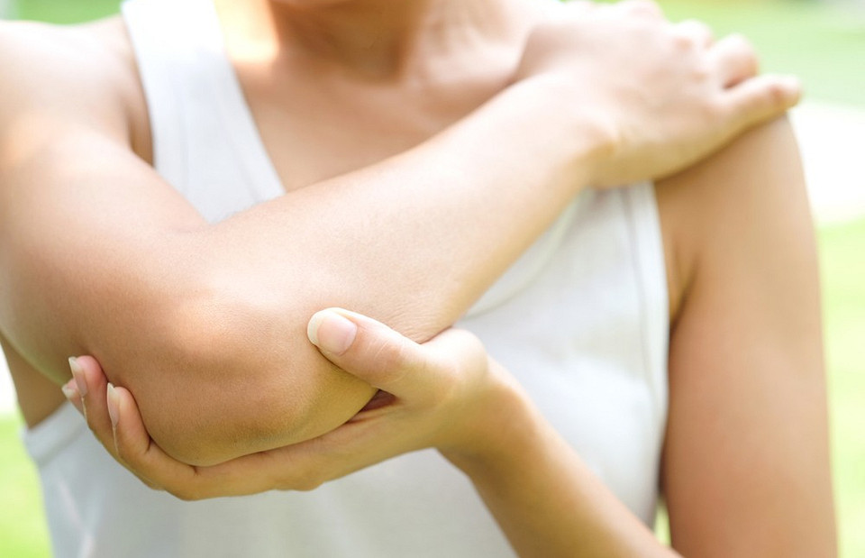 7 эмоций, вызывающих проблемы с костями и мышцами рук