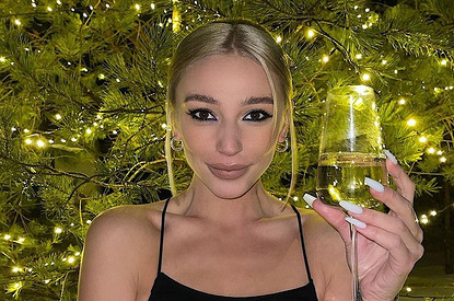 «Талия вышла из чата»: Настя Ивлеева показала архивные снимки до похудения