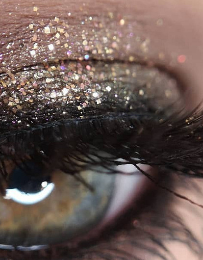 «Лапки паучка», «как накладные», «лисий взгляд»: тренды окрашивания ресниц 2021