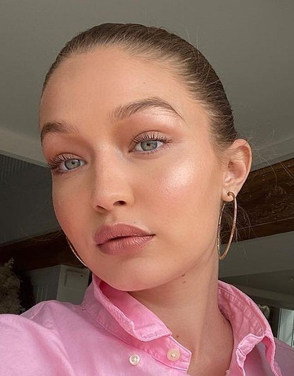 «Тошнило за кулисами»: Джиджи Хадид рассказала, как узнала о беременности