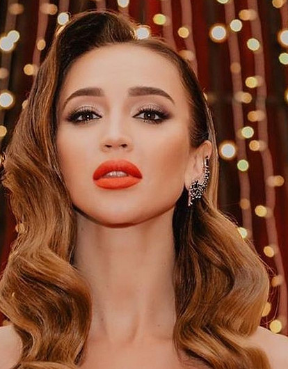 Ольга Бузова растрогалась до слез из-за сюрприза на день рождения (видео)