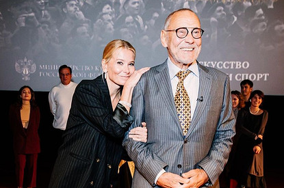 Юлия Высоцкая показала архивное фото с венчания с Кончаловским