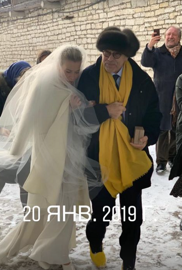 Юлия Высоцкая показала архивное фото с венчания с Кончаловским