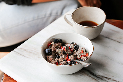 Интервальное голодание: что нужно знать о диете, от которой все без ума