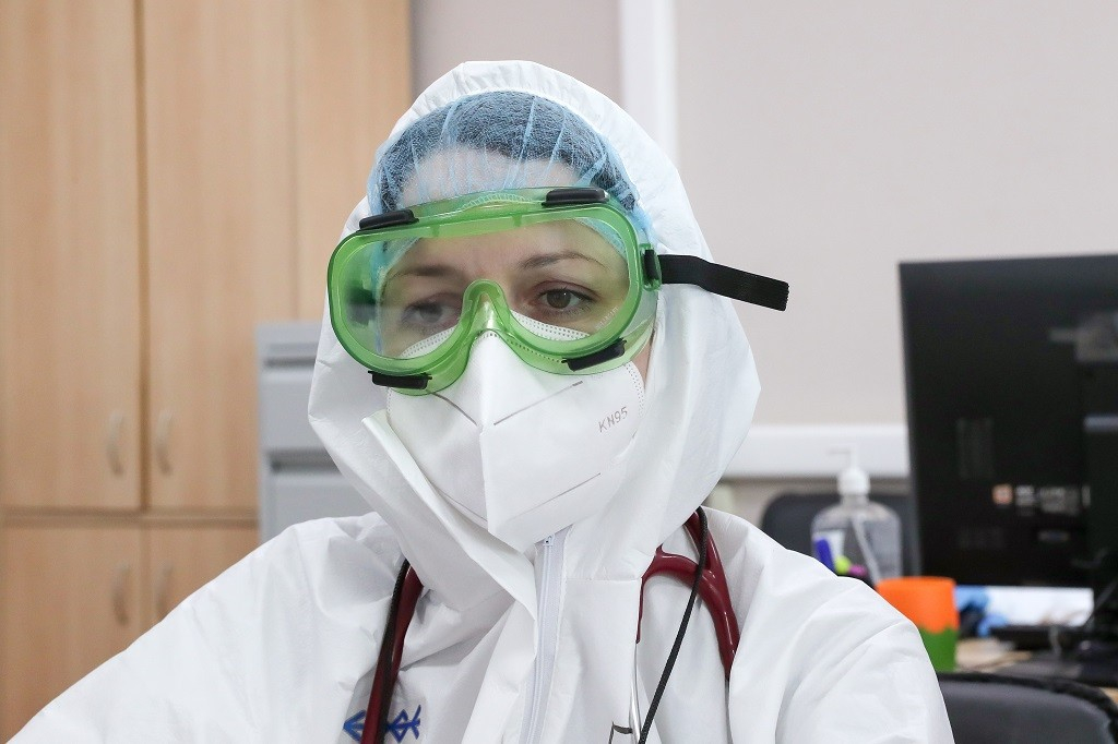 В красной зоне: истории 5 московских врачей, которые ежедневно борются за жизнь больных COVID-19