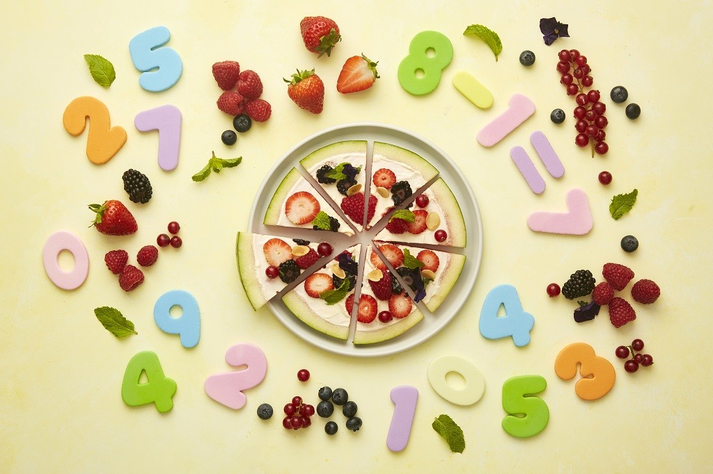 Театр в тарелке: 6 советов, как приучить ребенка к правильному питанию (видео)