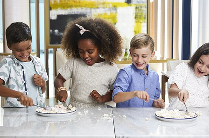 Театр в тарелке: 6 советов, как приучить ребенка к правильному питанию (видео)