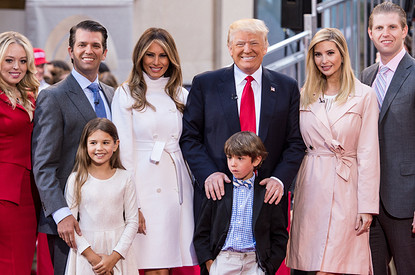 Одна дочь замужем за внуком белорусских партизан, другая помолвлена с нигерийским миллионером: что вы не знали о детях Дональда Трампа