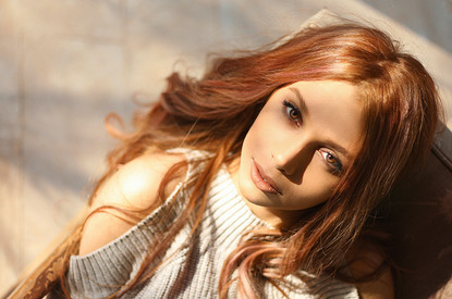 Как в рекламе: 5 простых способов придать волосам зеркальный блеск