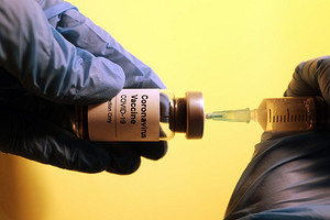 Филлеры и вакцина от коронавируса: что их связывает и стоит ли волноваться
