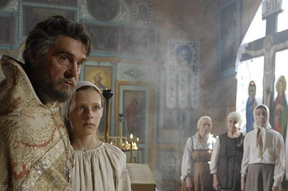 «Моя бабушка была фанатиком»: 5 историй людей, которые выросли в верующей семье и разочаровались в религии