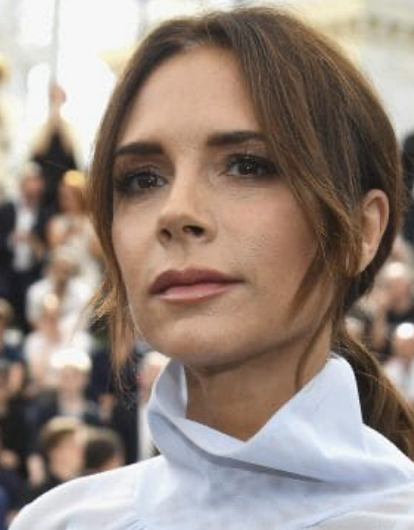 «Пожалуйста, не трогай больше губы»: Викторию Бекхэм назвали жертвой пластики