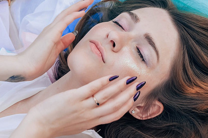 Психосоматика прыщей: какие эмоции доводят до акне