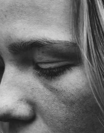 «Если бы я не подслушивал, сосед бы убил свою жену»: 4 диких воспоминаний из детства, от которых становится жутко