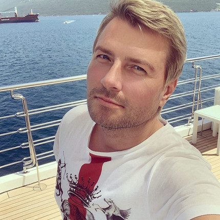 Николаю Баскову — 50: увлекательные и малоизвестные факты о золотом голосе России
