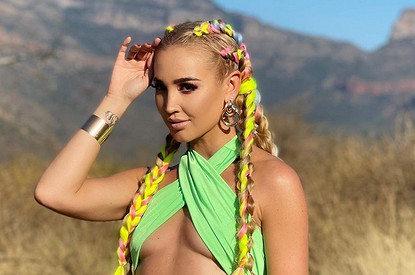 «Совсем без голоса»: Ольга Бузова с кислородной маской призналась, что ей запретили разговаривать