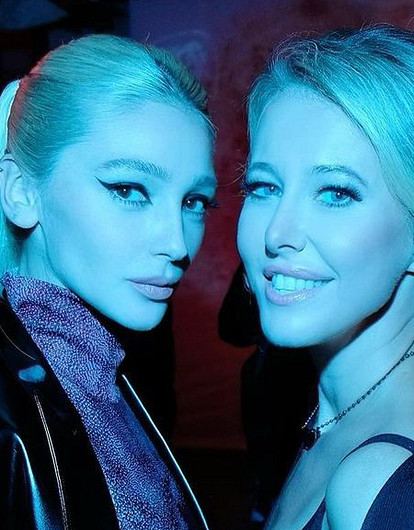 Настя Ивлеева показала поцелуй с Ксенией Собчак после страстного танца (видео)