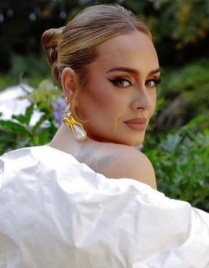 «Это было очень тяжело»: певица Адель о разводе с мужем