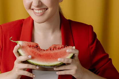 Можно ли кормящей маме арбуз: сравниваем все за и против