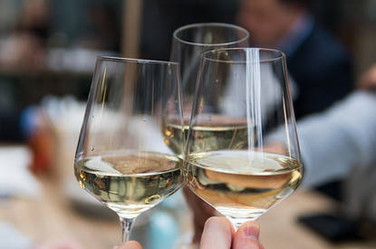 5 мифов о вине, или почему не всегда красное — к мясу, а белое — к рыбе