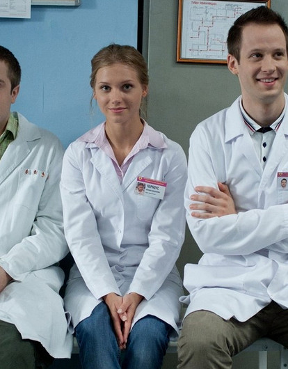 Один работает в Лондоне официантом, а другой основал рок-группу: что сейчас происходит в жизни звезд «Интернов»