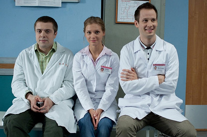 Один работает в Лондоне официантом, а другой основал рок-группу: что сейчас происходит в жизни звезд «Интернов»