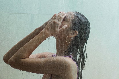 Понизить давление — в душ, но только в правильный (советуют кардиологи)